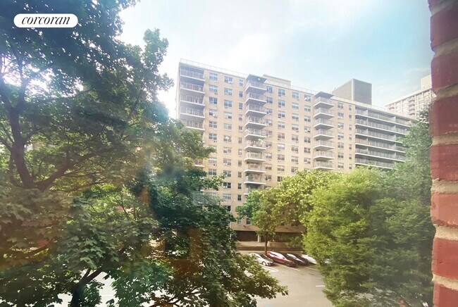 Building Photo - 372 Central Prk W