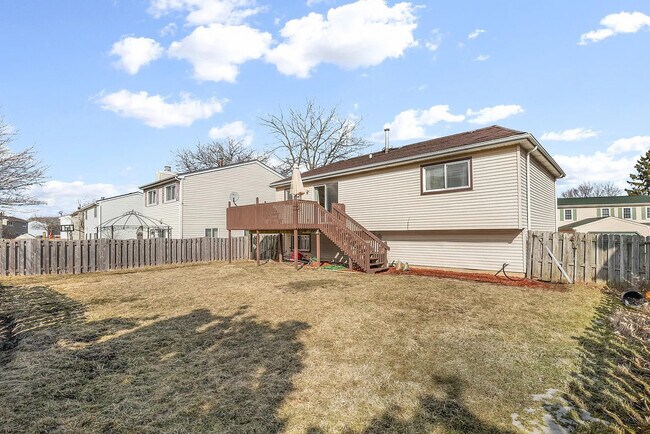 Building Photo - 572 Oswego Dr