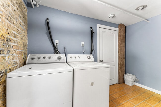 Building Photo - 1103 S Brynwood Dr