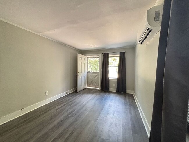 Building Photo - Available now. WATER & SEWER INCLUDED! Gre...