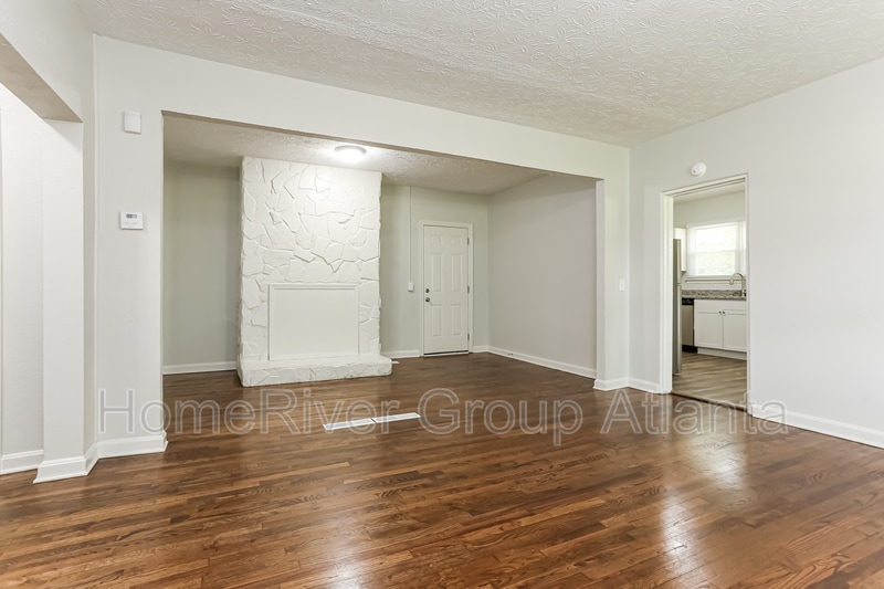 Building Photo - 527 Walton Rd