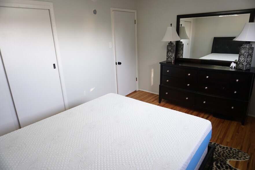 Building Photo - 10108 Chapala Ct NE