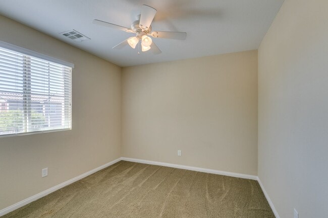 Building Photo - GORGEOUS HOME WITH TONS OF UPGRADES*MOUNTA...