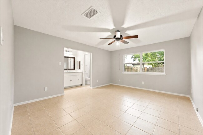 Building Photo - 10123 Kent Towne Ln