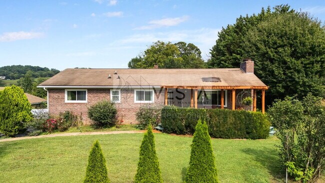 Building Photo - 100 Shannondoah Dr