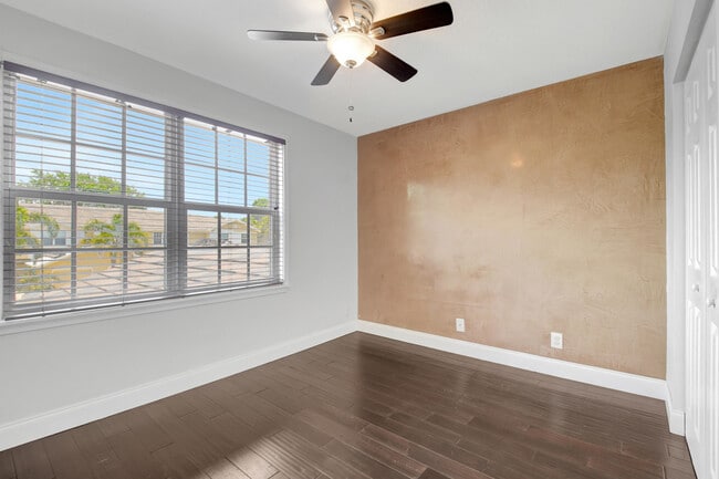 Building Photo - 6306 Crescent Lake Way