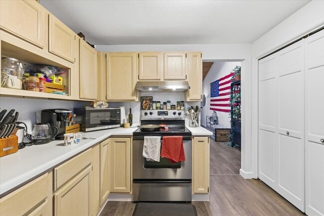 Building Photo - 401 Eastwood Dr