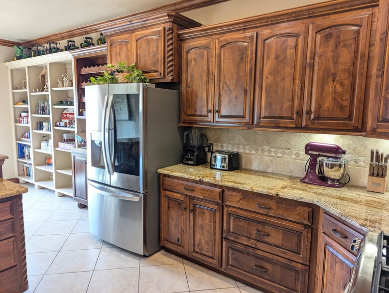 Building Photo - 5013 Deerfield Ave