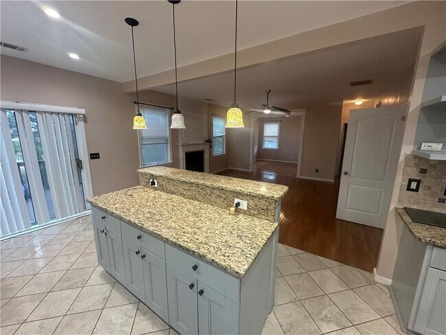 Building Photo - 61 Longwood Ct