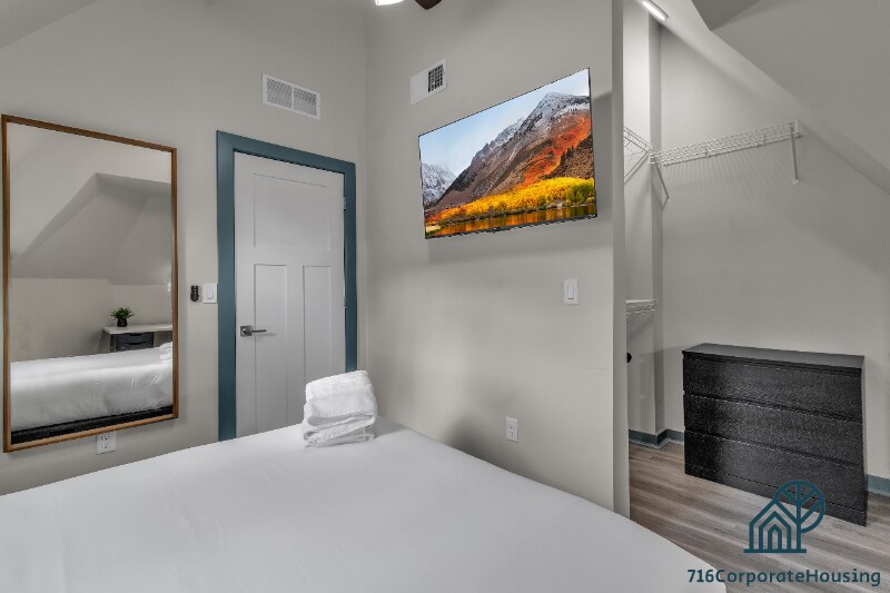 Building Photo - 36 E Utica St