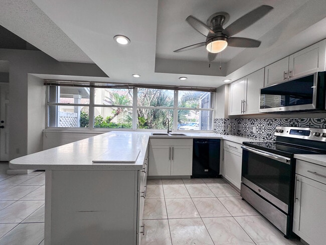 Building Photo - 3662 SW Sunset Trace Cir