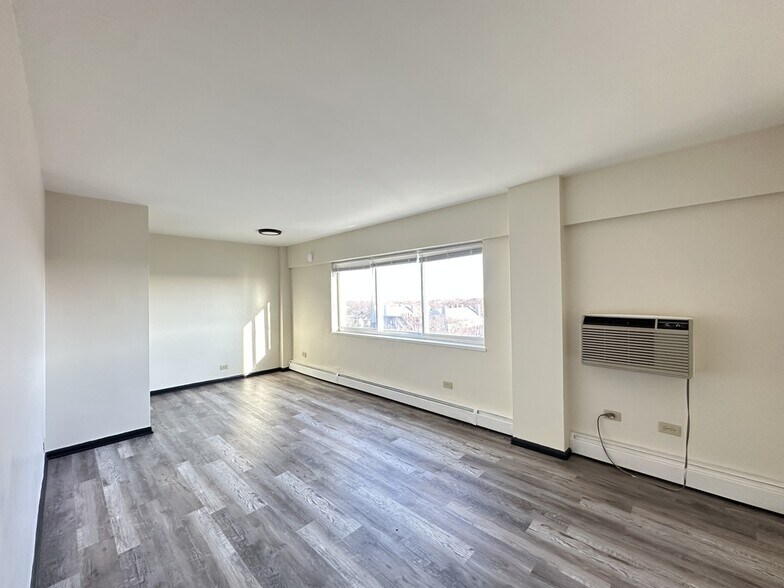 Building Photo - 1400 Chicago Ave