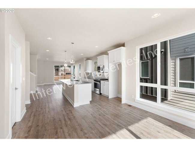 Building Photo - *1/2 OFF 1ST MONTH'S RENT PROMO* BEAUTIFUL...