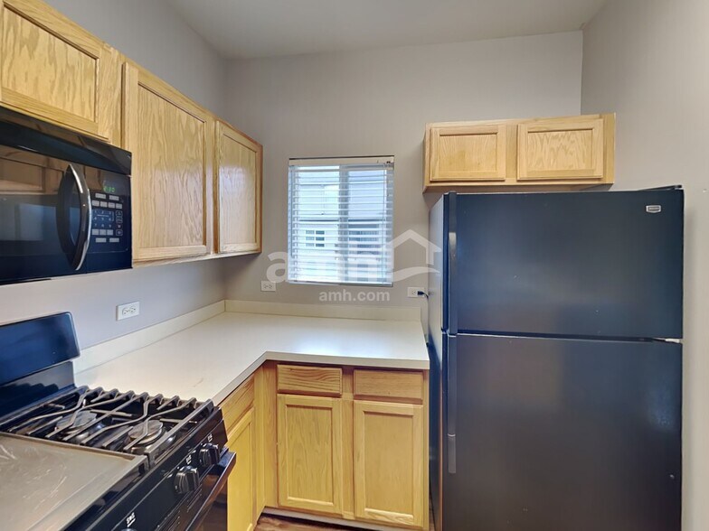 Building Photo - 148 Enclave C