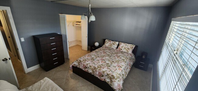 Building Photo - 3002 Portofino Isle