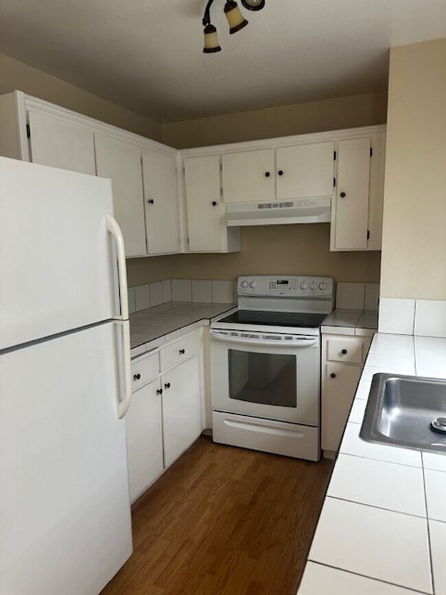 Building Photo - Beautifully remodeled 2 bedroom & 1 bath unit in the heart of Concord