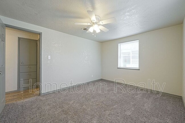 Building Photo - 2124 S Sunnylane Rd