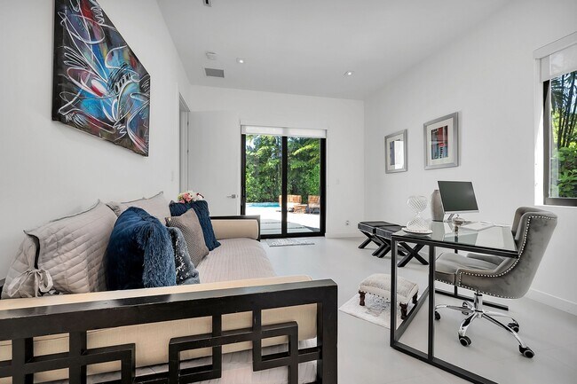 Building Photo - 5921 SW 87th St