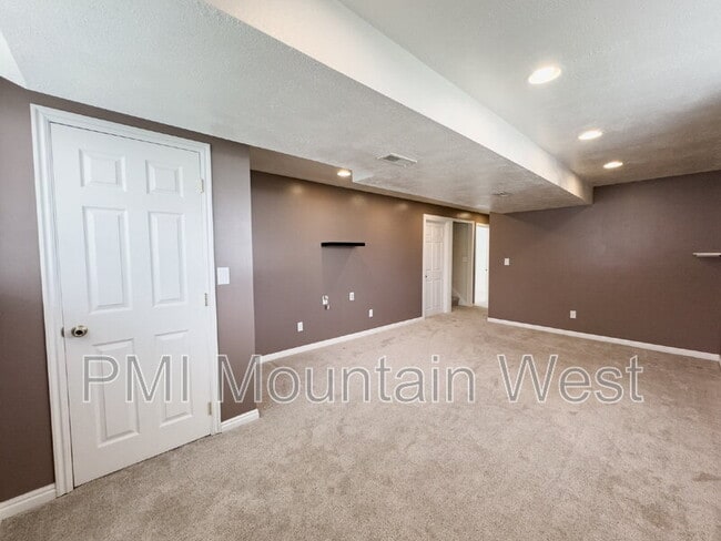 Building Photo - 2419 1850 N St
