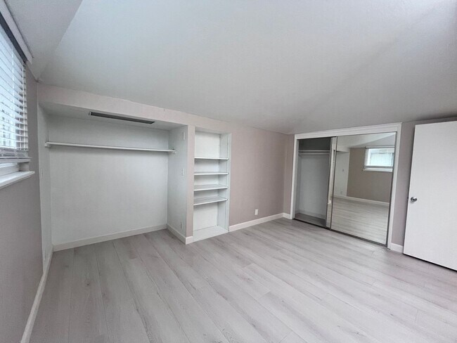 Building Photo - EBN T 14723