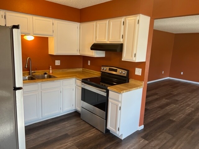 Kitchen - 3650 W 8th St