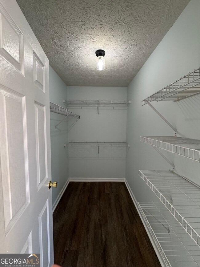 Building Photo - 1009 Chads Ridge Dr