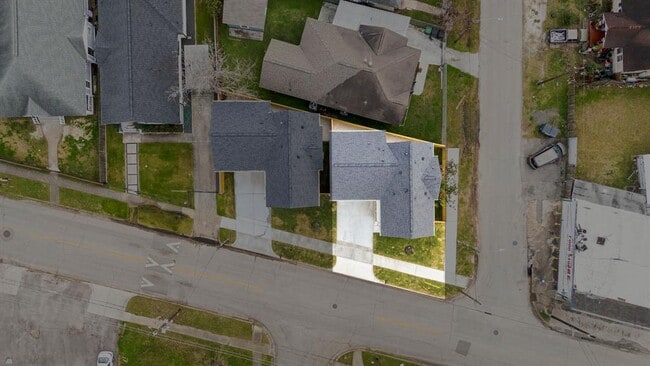 Building Photo - 751 Dumble St
