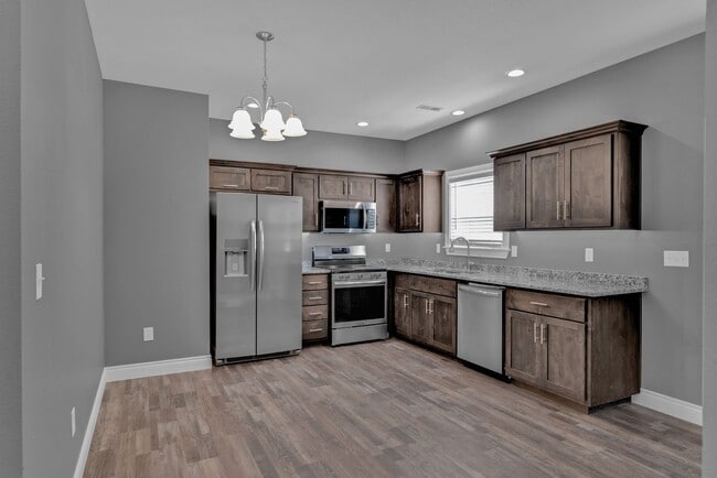 Building Photo - Brand New 2-Bed/3-Bath Townhouse in Joplin...