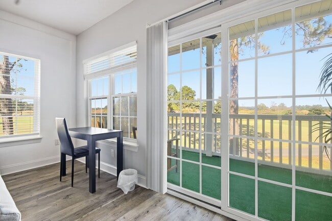 Building Photo - 3-Bedroom, 2Bath Condo end unit