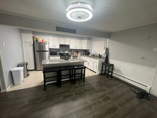 Building Photo - 293 Dogwood Dr