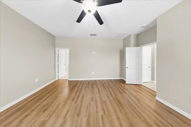 Building Photo - 14237 Seranoa Dr