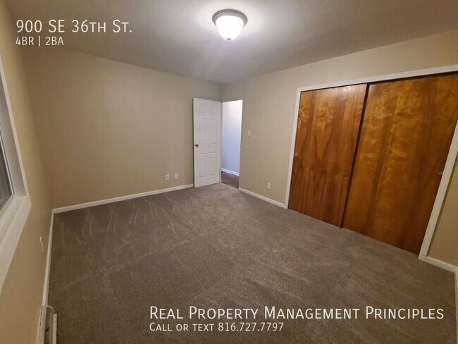 Building Photo - 900 SE 36th St