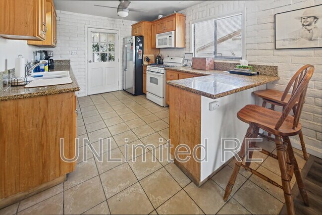 Building Photo - 1385 Church Dr