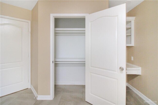 Building Photo - 28 N Champagne