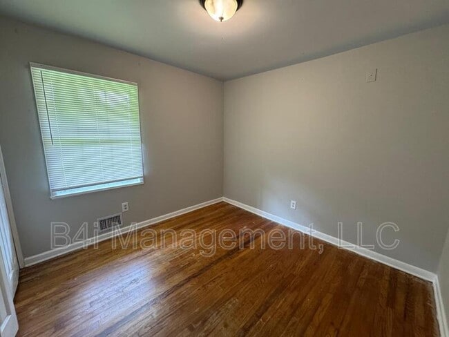 Building Photo - 454 Clara Dr