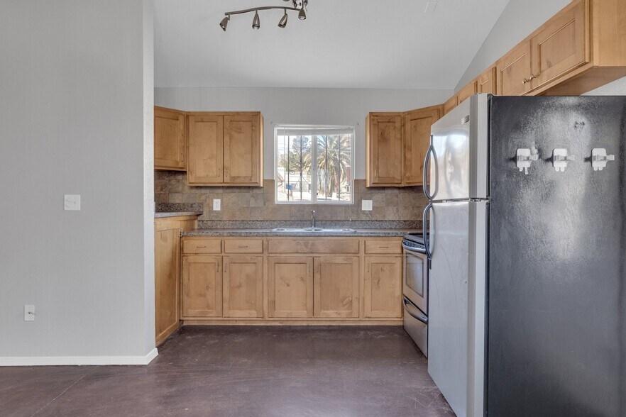 Building Photo - 1127 N El Paso St