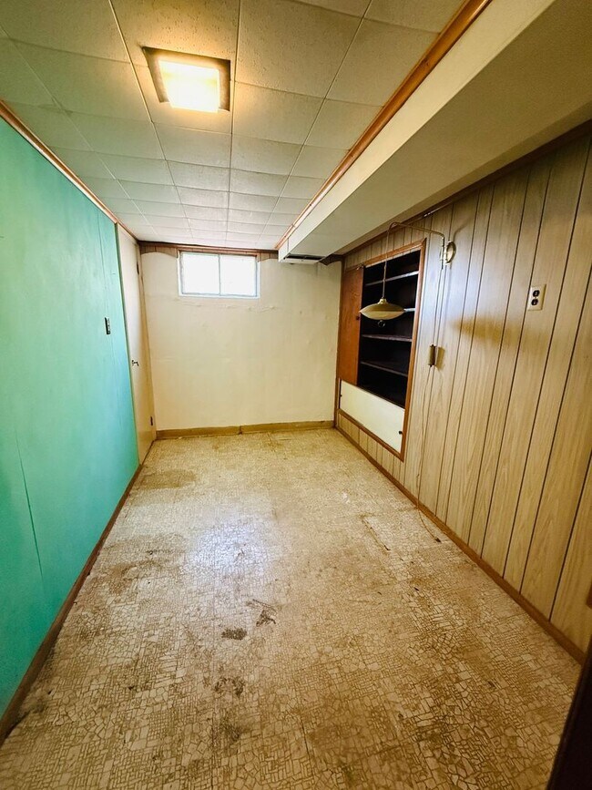 Building Photo - Spacious 3 bedroom home for Rent in Bellefontaine Neighbors