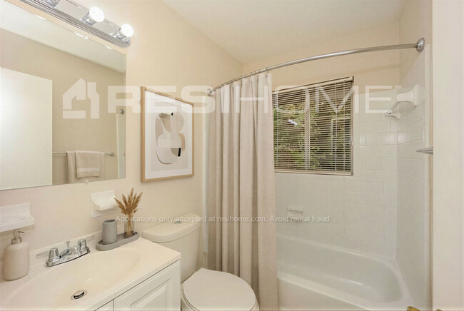 Building Photo - 6790 Gillis Ct