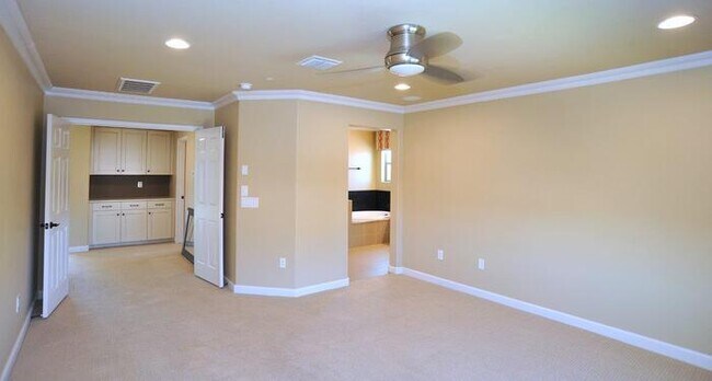 Building Photo - Stunning Executive Home (former model) in ...