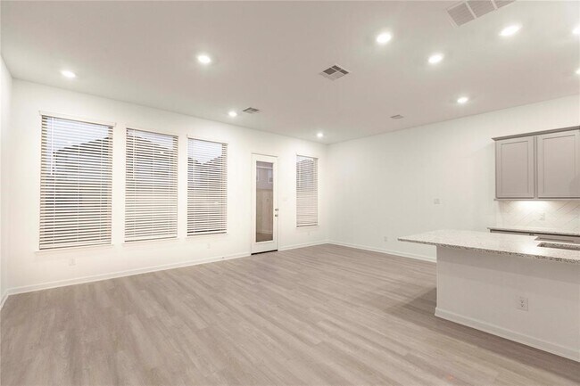 Building Photo - 4042 Champlain Wy