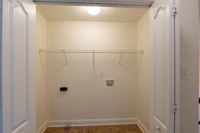 Building Photo - 2053 Dundee Way