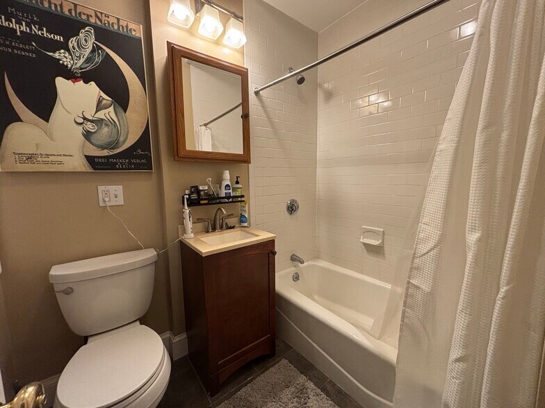 Building Photo - 7 Grove St