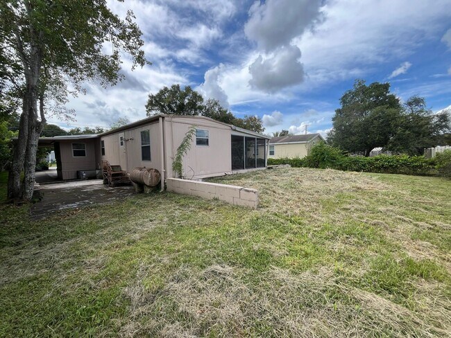 Building Photo - 7709 Brentwood Dr