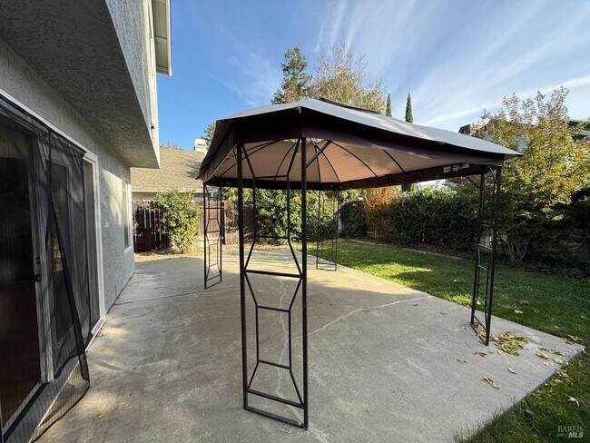 Building Photo - 861 Sonnet Dr