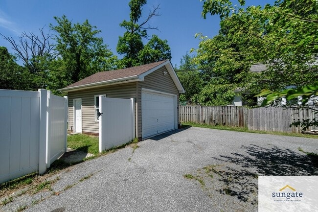 Building Photo - 3510 Hamilton Ave