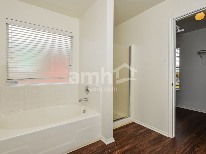 Building Photo - 2110 Aster Trail
