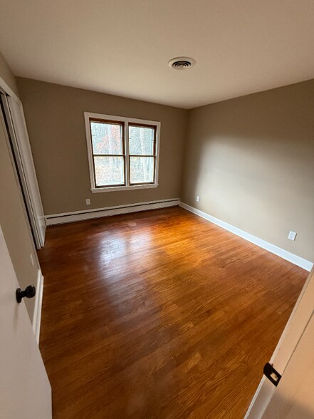 Building Photo - 98 Lynnhaven Dr