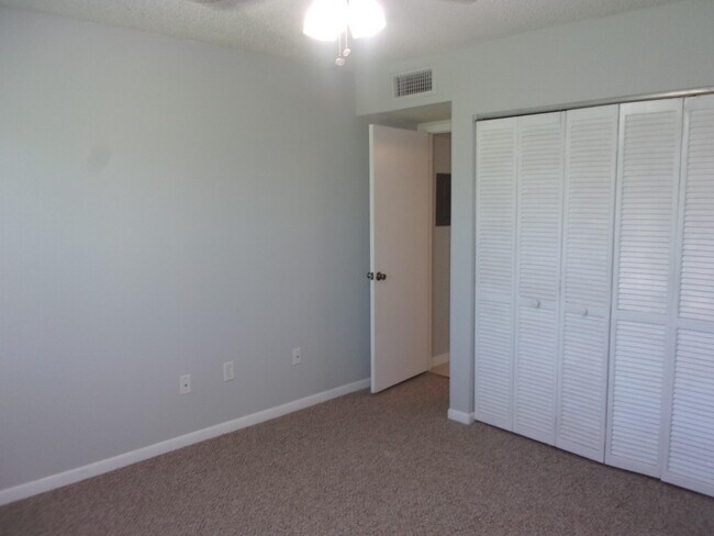 Building Photo - 700 W Pope Rd