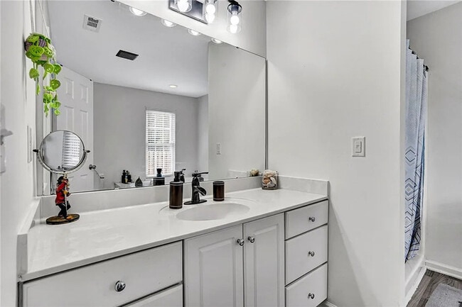 Building Photo - 4 Bedroom 2.5 Bathroom