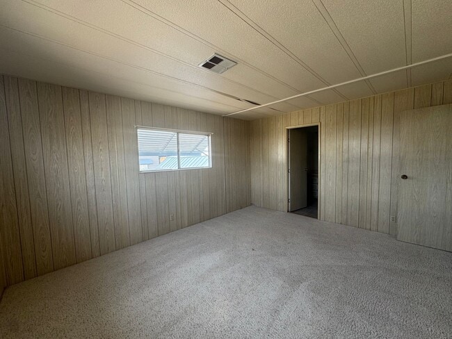 Building Photo - Spacious Rental in Bullhead City